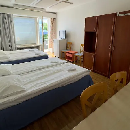 Retro - Kupittaa ゲストハウス