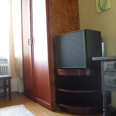 Retro - Kupittaa ゲストハウス 2*