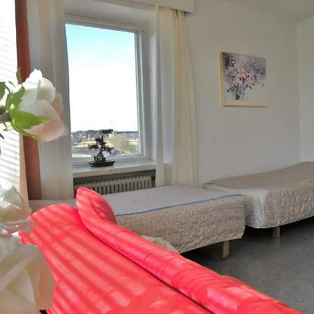 Retro - Kupittaa ゲストハウス 2*