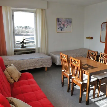 Retro - Kupittaa ゲストハウス 2*